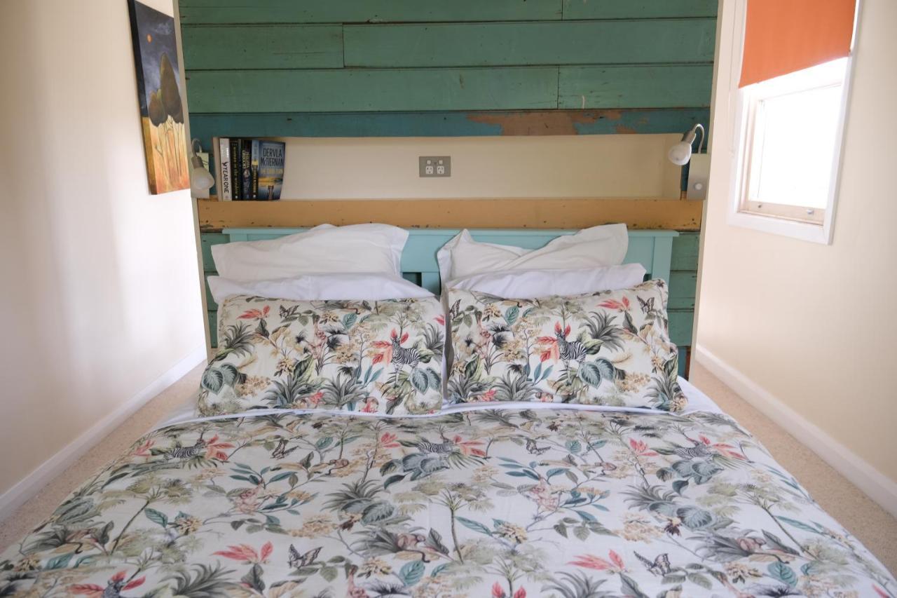 Twodogfolly Apartment